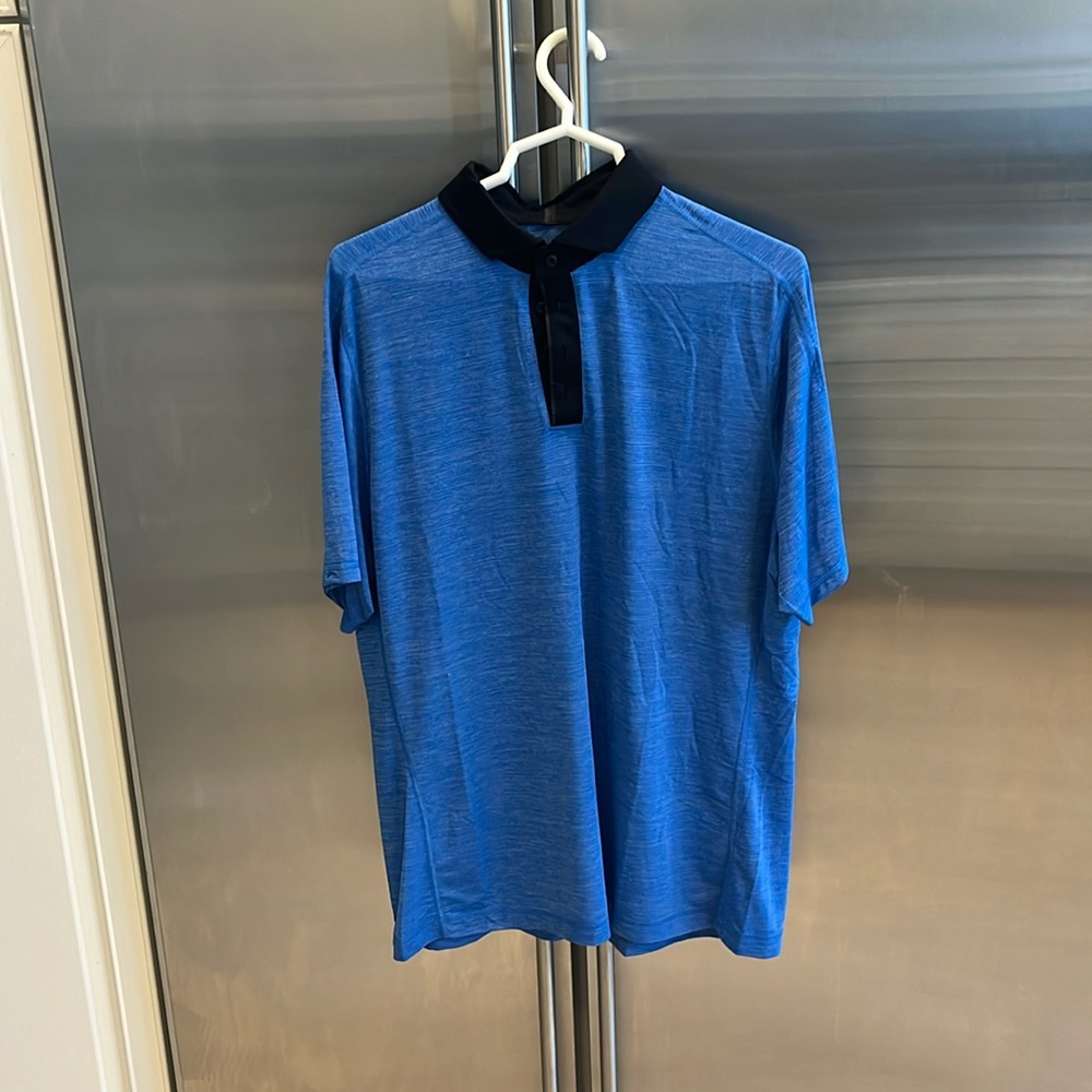 Lululemon men’s lightweight polo.- Never worn, great condition.